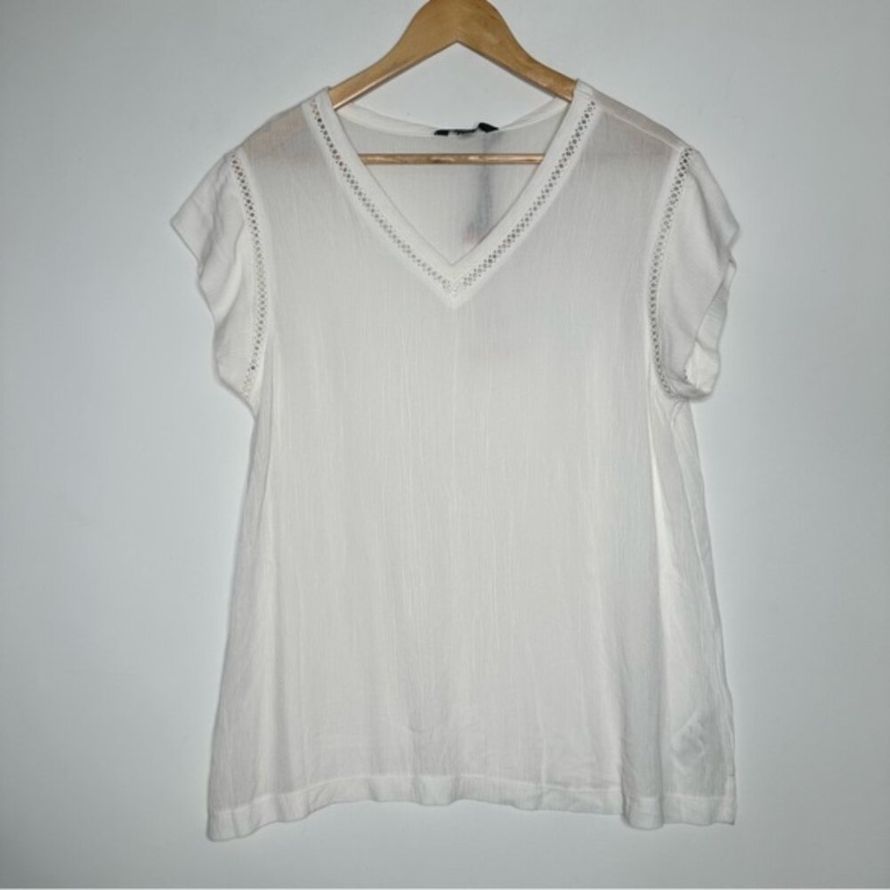 NWT - Buffalo David Bitton Womens Size M Short Sleeve V-Neck Top Embroidered